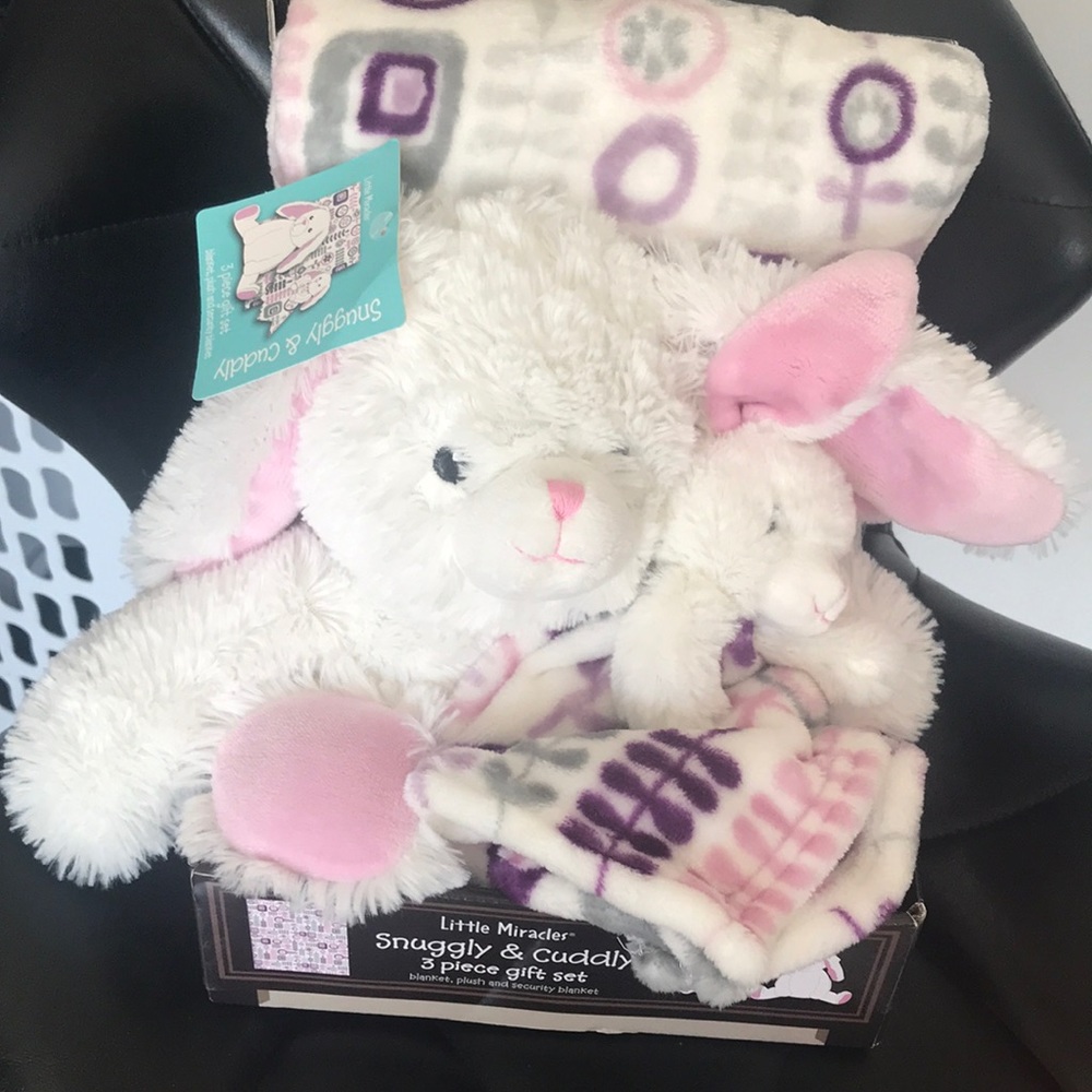 3 piece gift set-blanket,plush & security blanket